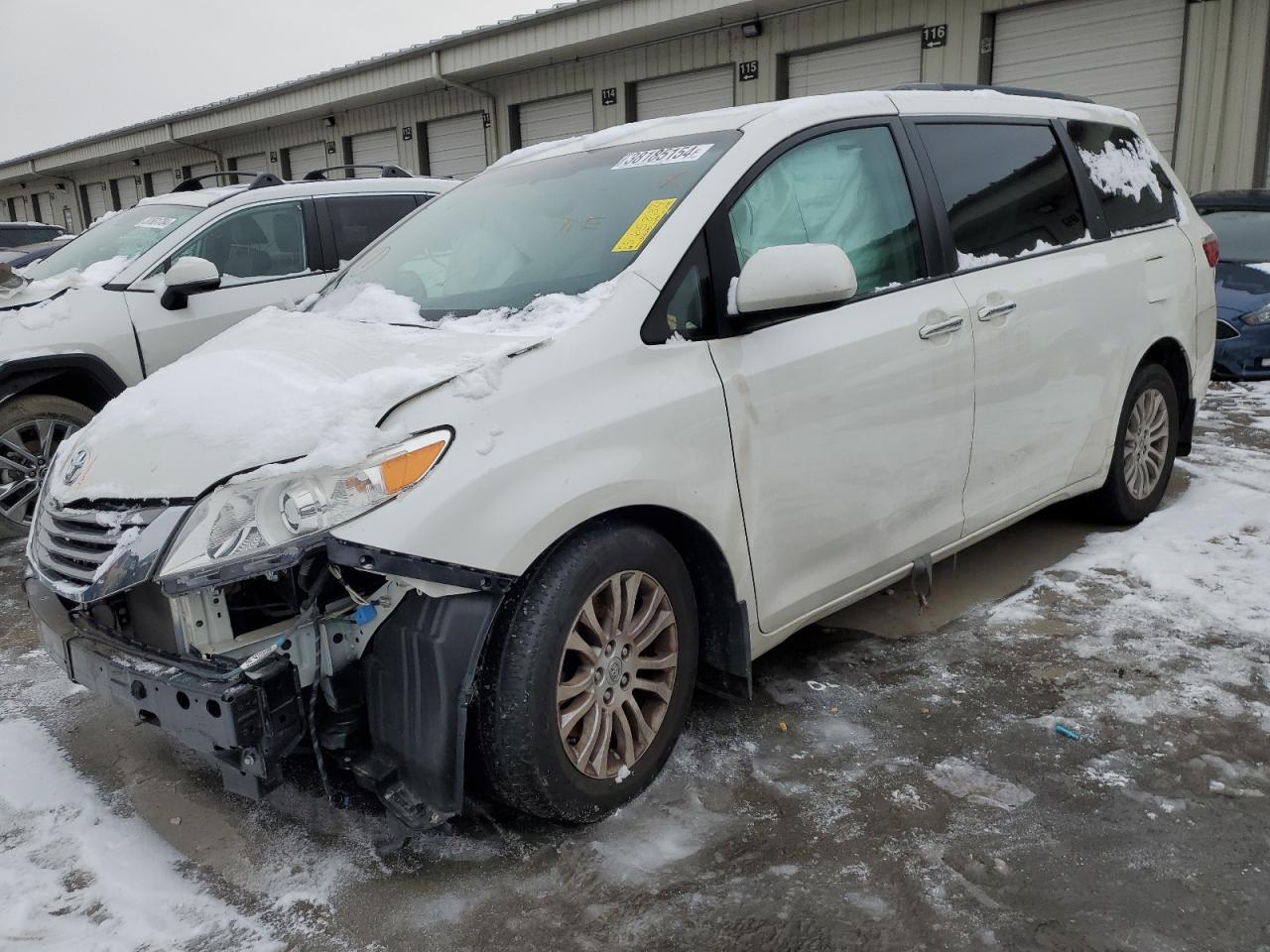 2015 TOYOTA SIENNA XLE