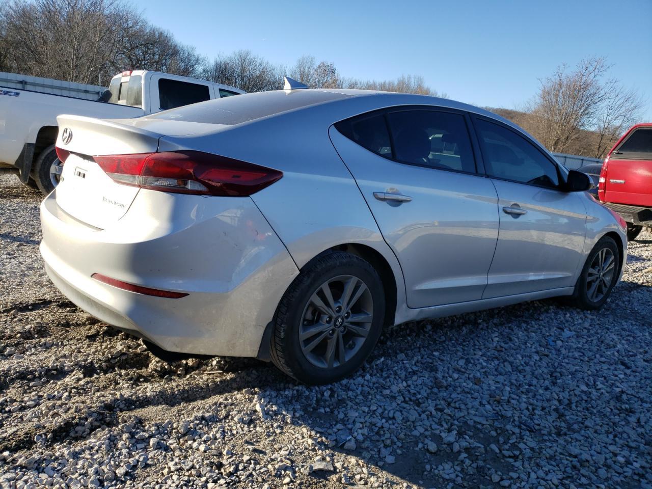 2018 HYUNDAI ELANTRA SE - Image 3