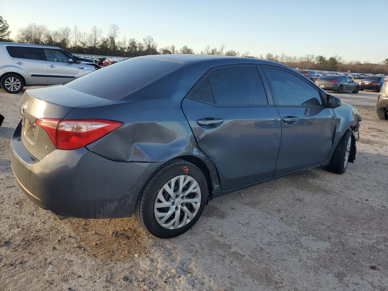 2018 TOYOTA COROLLA L - Фото 3