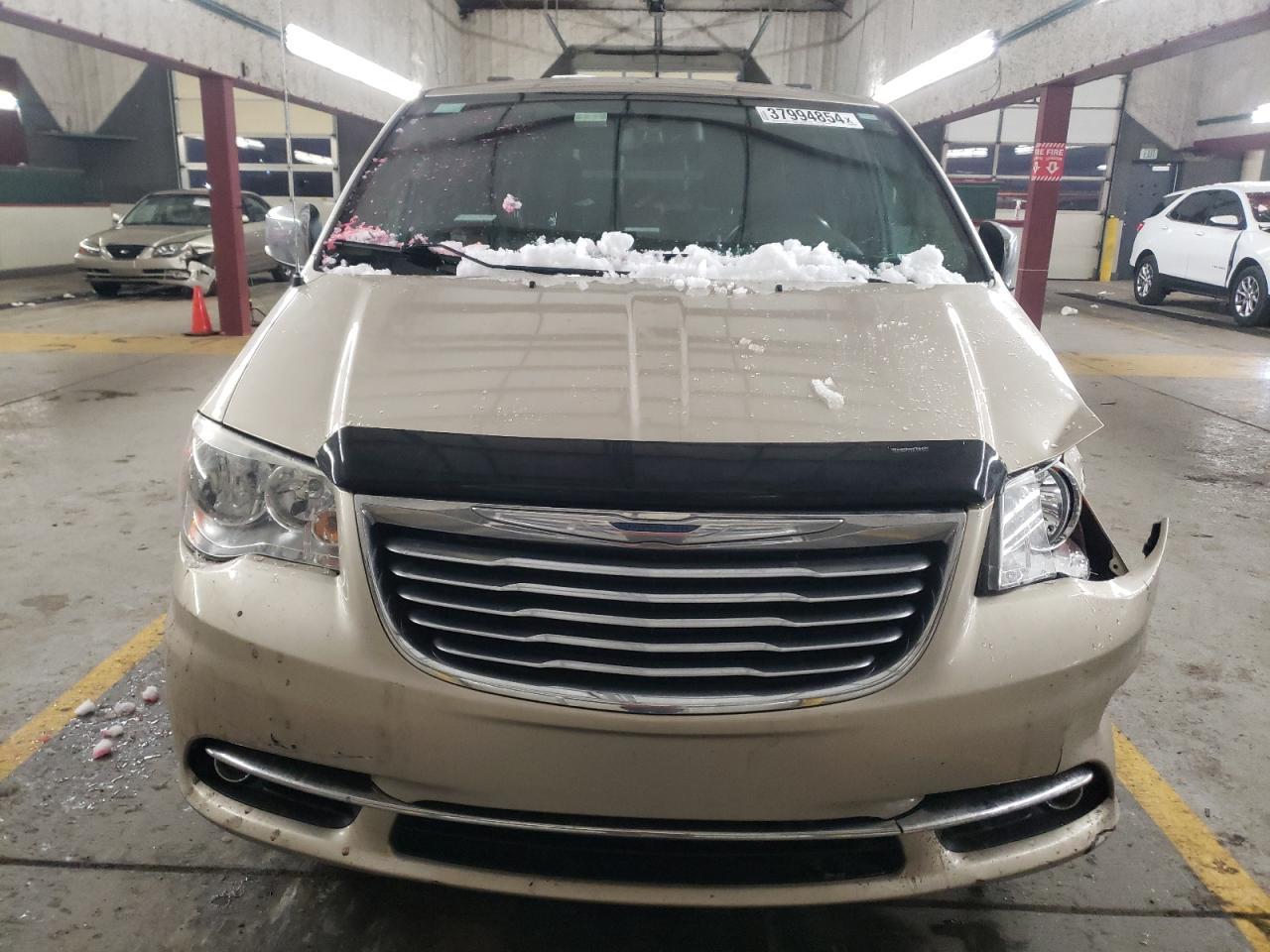 2014 CHRYSLER TOWN & COU - Image 5