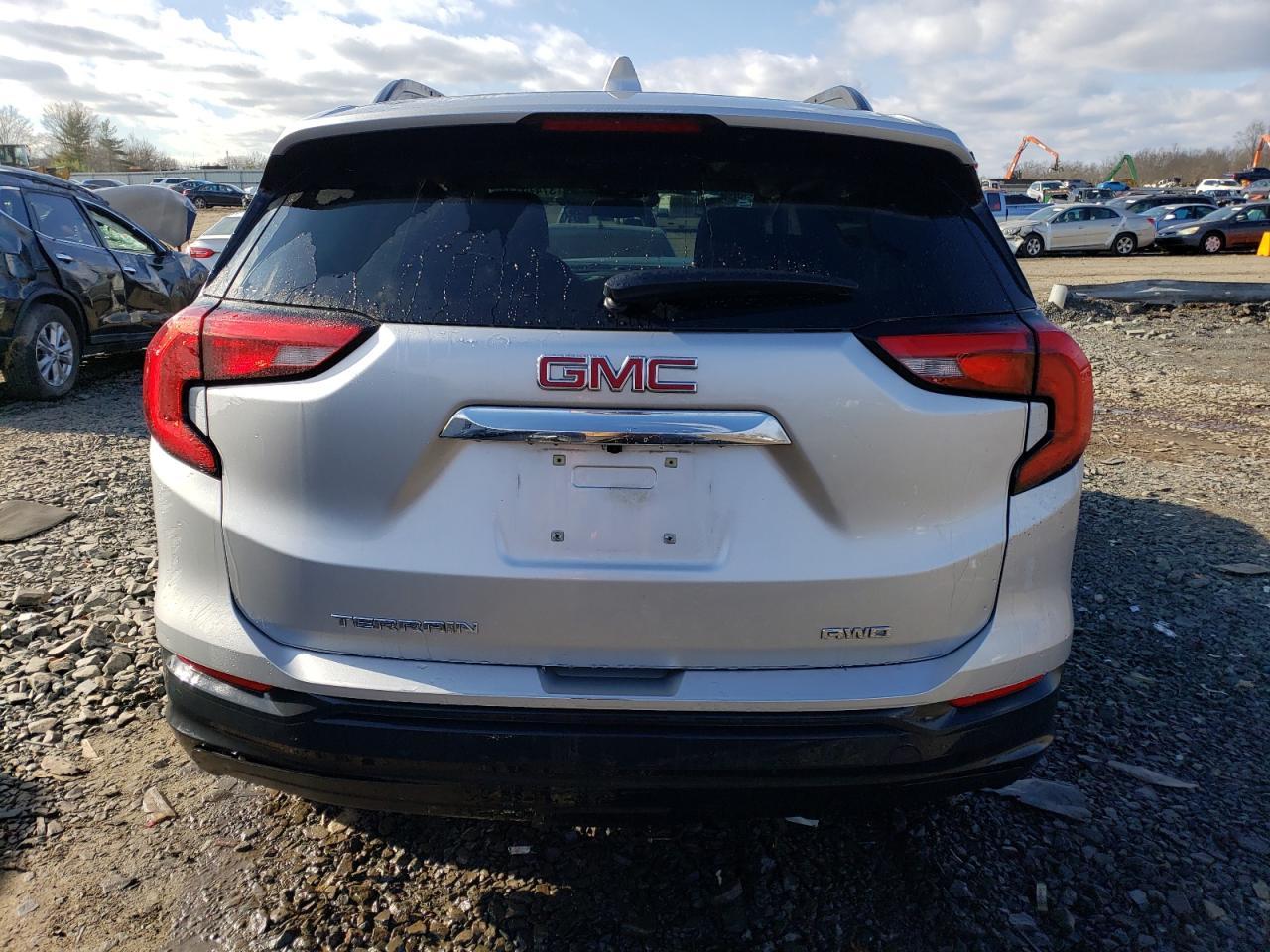 2018 GMC TERRAIN SL - Image 6