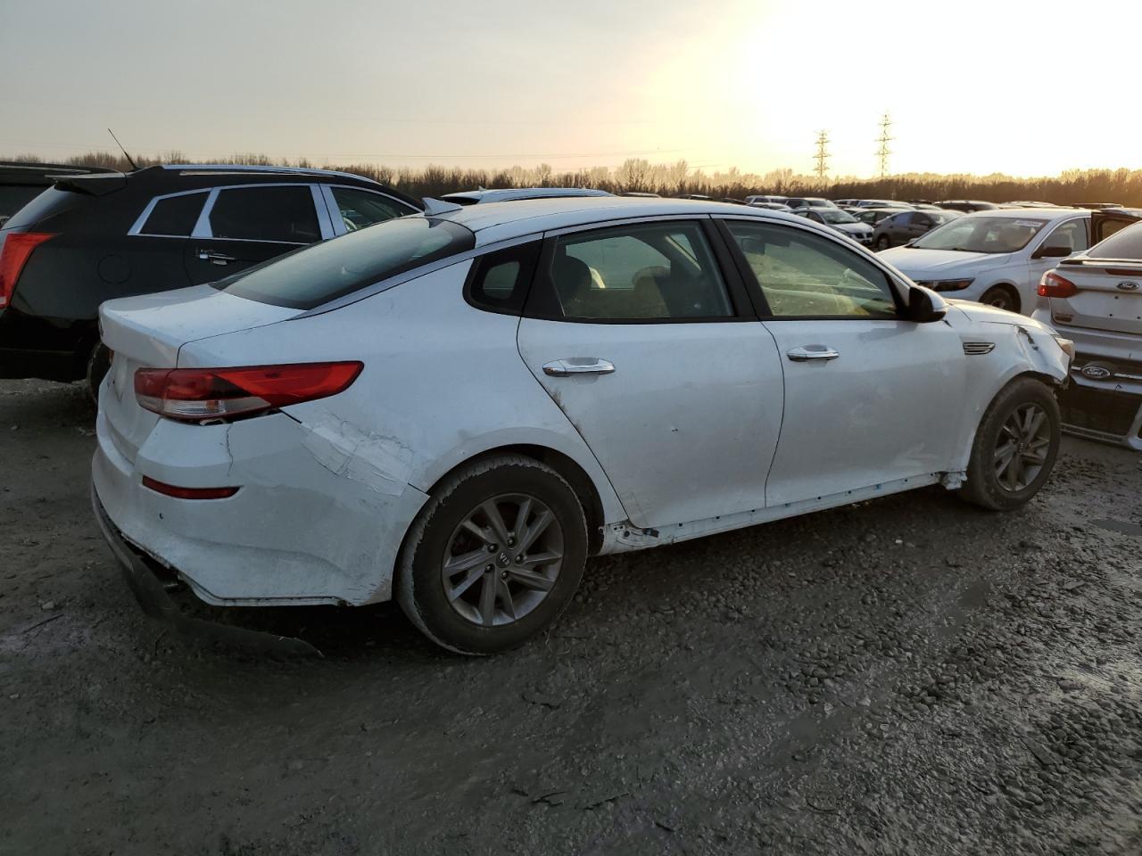 2019 KIA OPTIMA LX - Фото 3