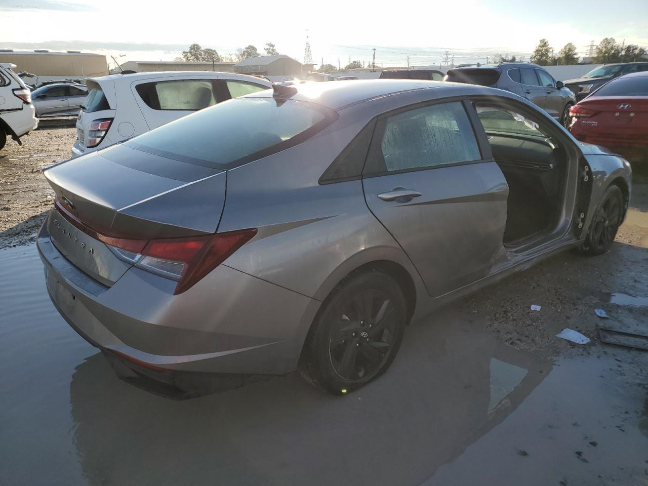 2023 HYUNDAI ELANTRA SE - Image 3
