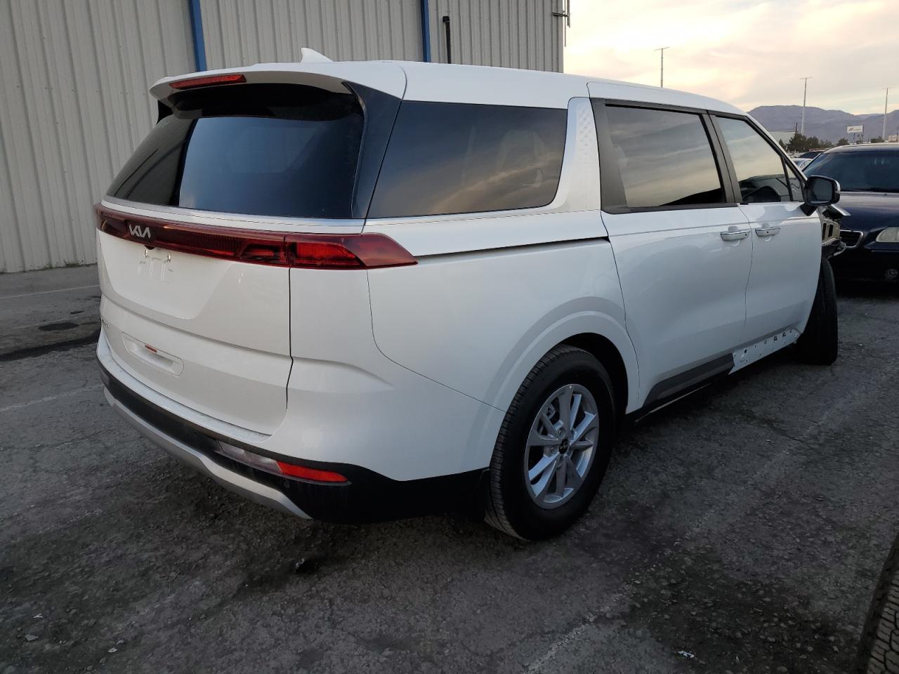 2024 KIA CARNIVAL L - Фото 3