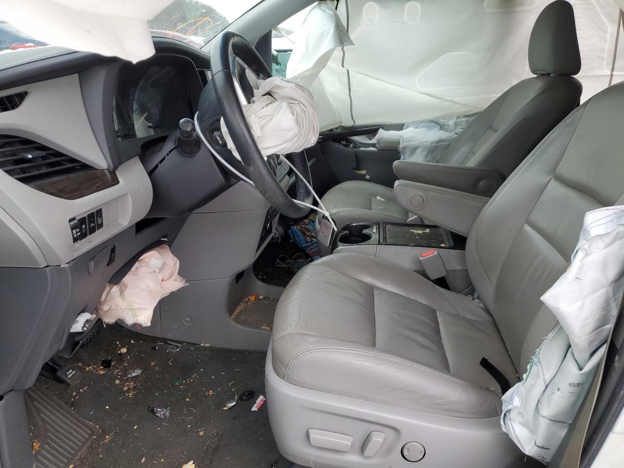 2015 TOYOTA SIENNA XLE - Фото 7