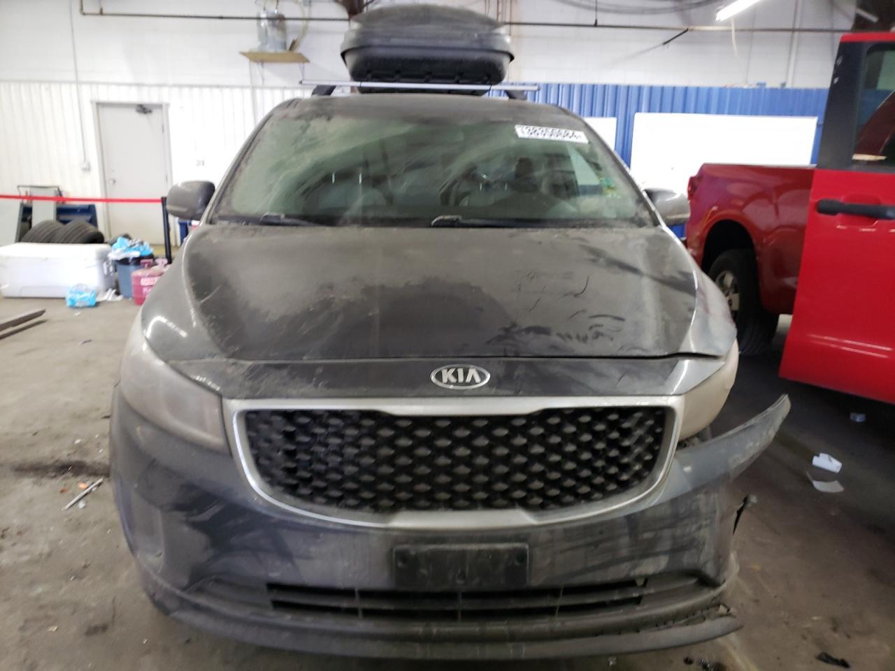2017 KIA SEDONA LX - Image 5
