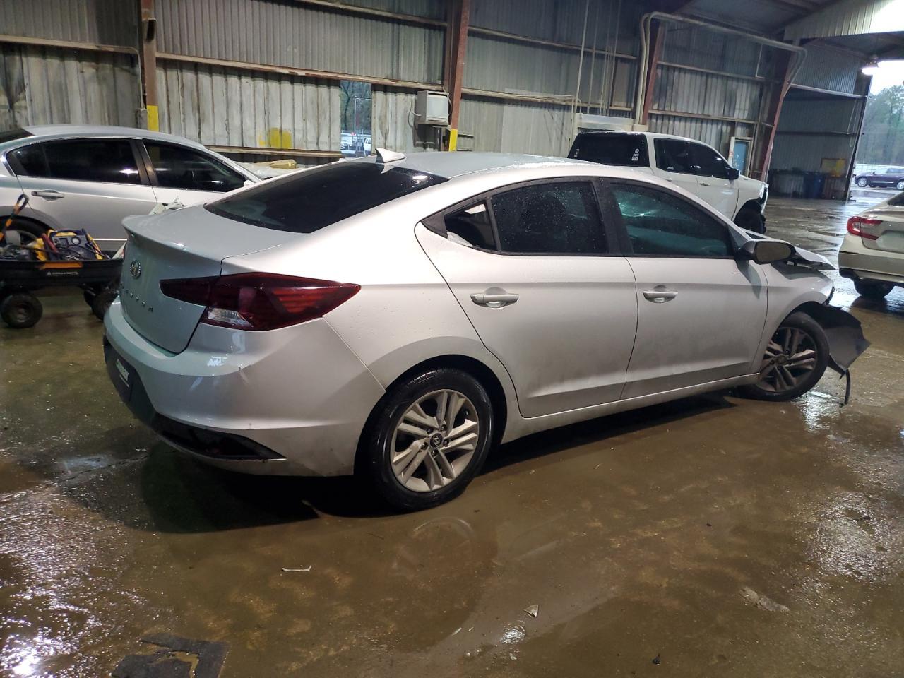 2019 HYUNDAI ELANTRA SE - Фото 3