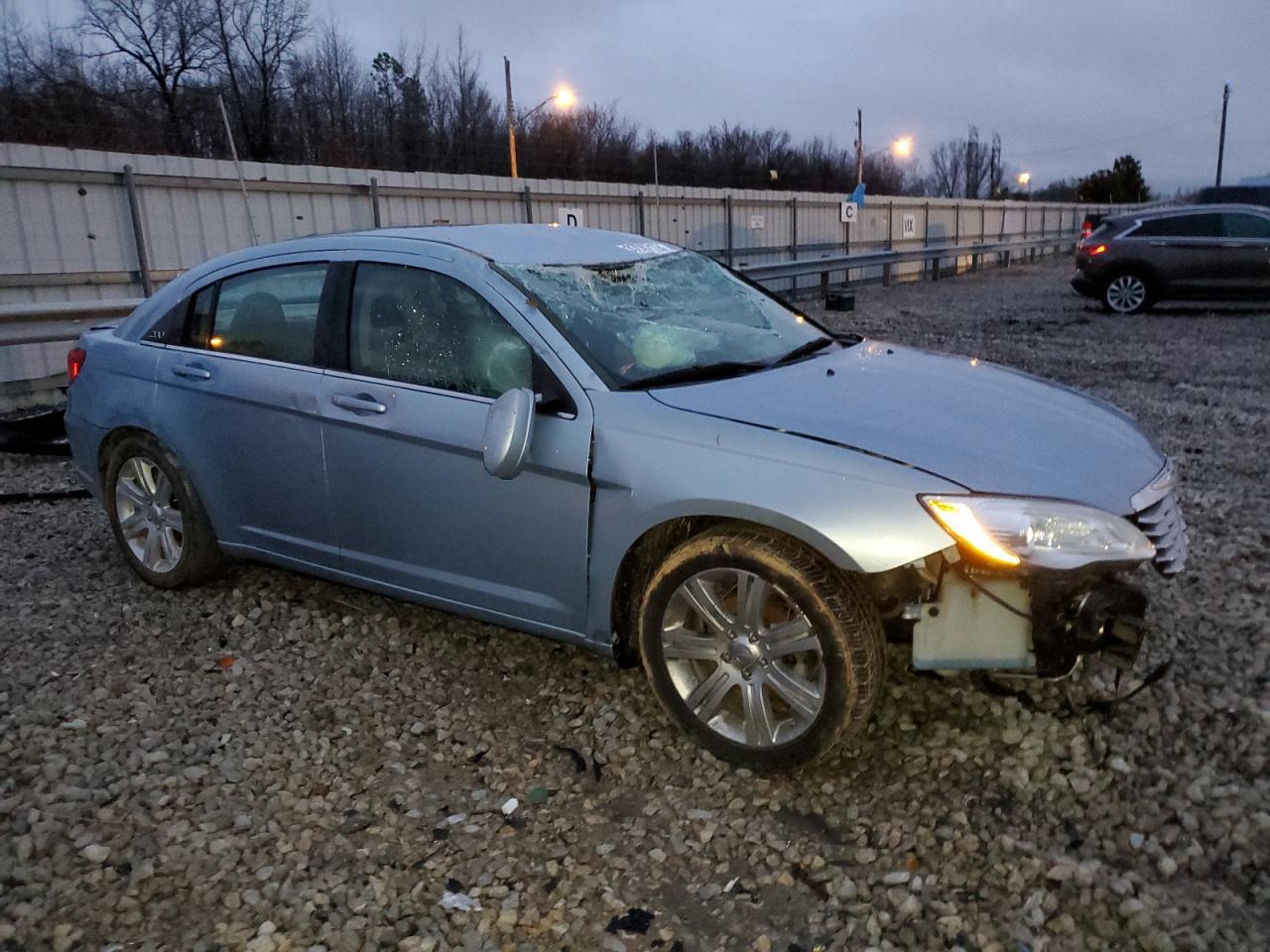 2013 CHRYSLER 200 LX - Image 4