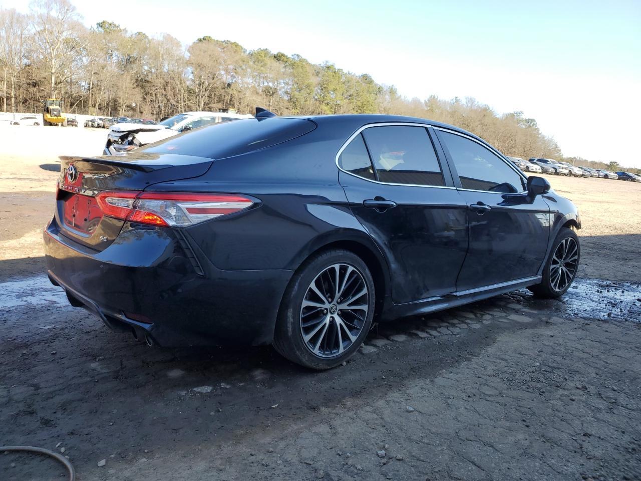 2020 TOYOTA CAMRY SE - Image 3