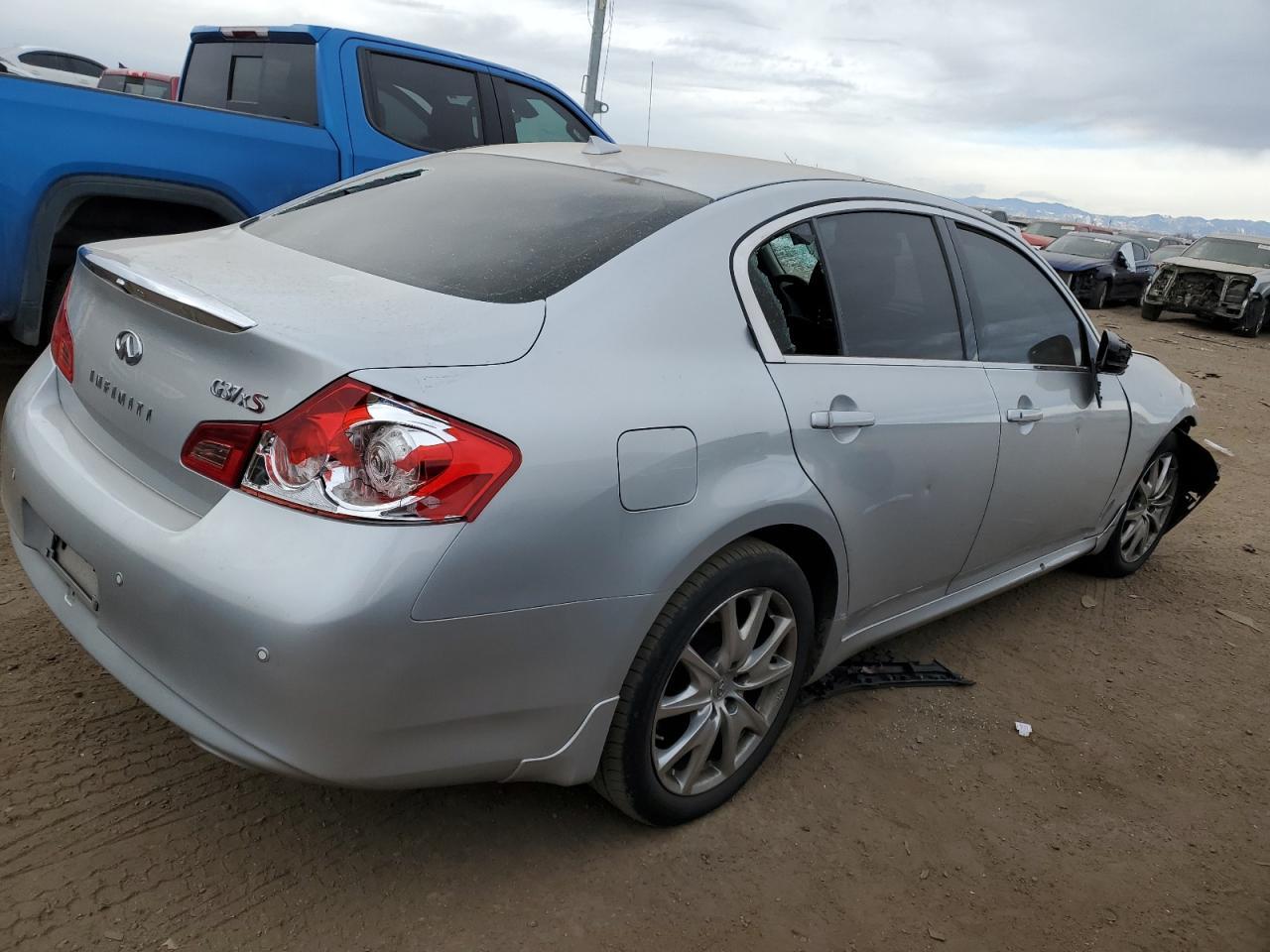2011 INFINITI G37 - Image 3