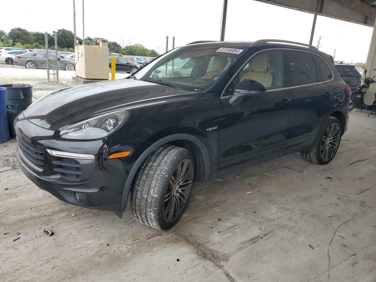 2016 PORSCHE CAYENNE SE car image