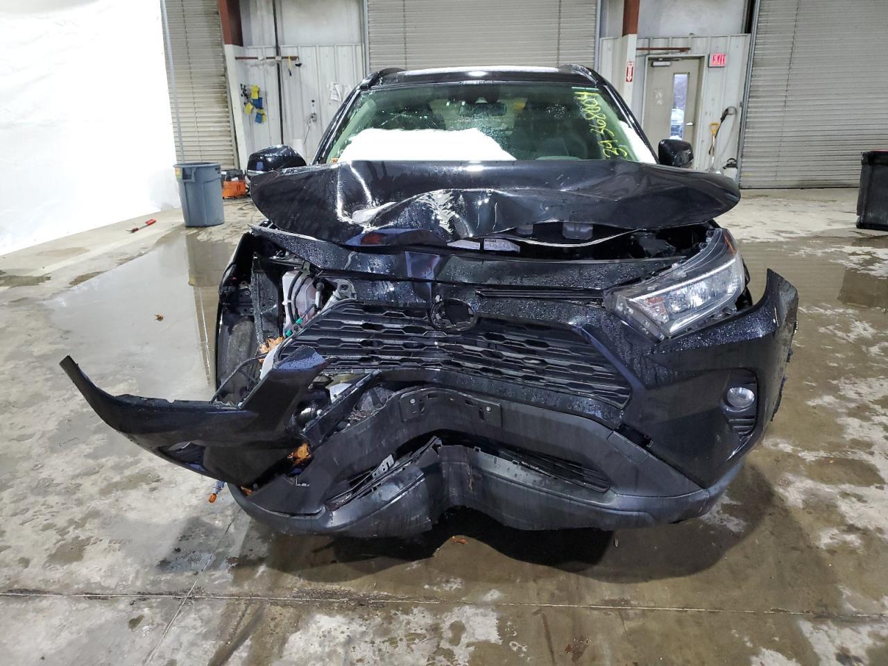 2019 TOYOTA RAV4 XLE P - Фото 5
