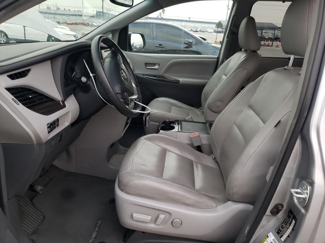 2015 TOYOTA SIENNA XLE - Фото 7
