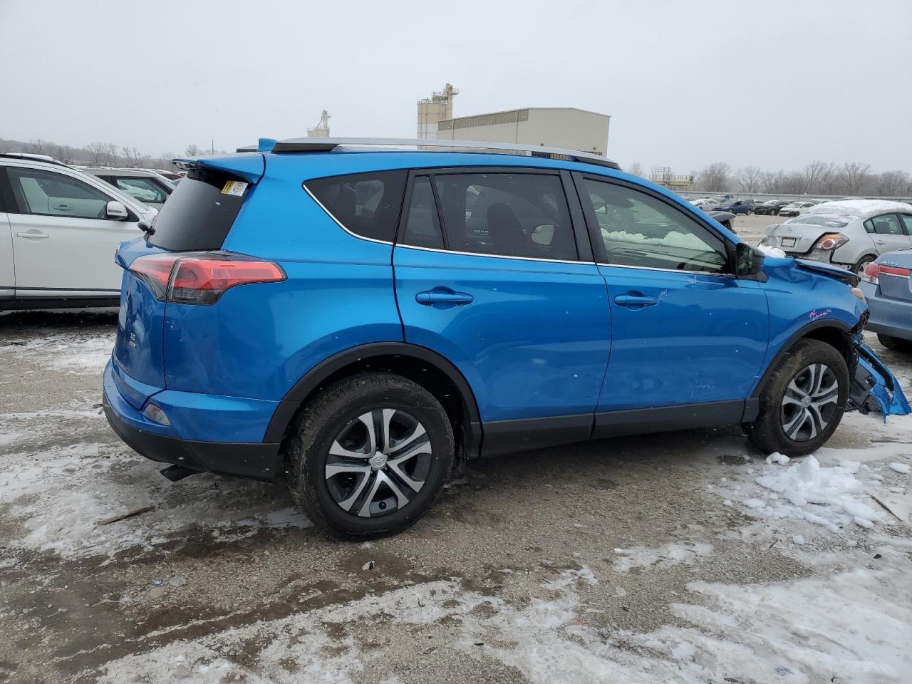 2017 TOYOTA RAV4 LE - Фото 3
