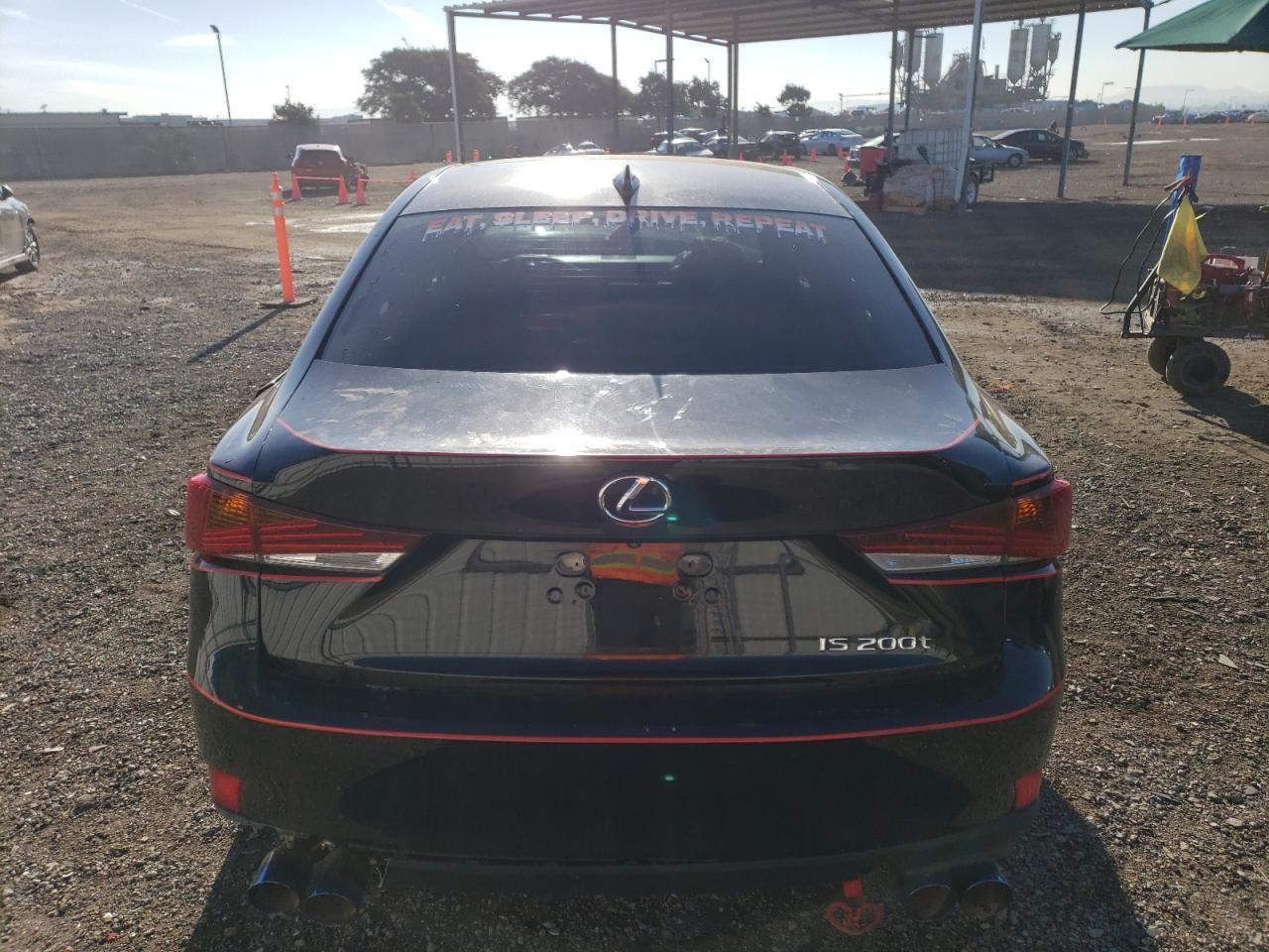 2017 LEXUS IS 200T - Фото 6