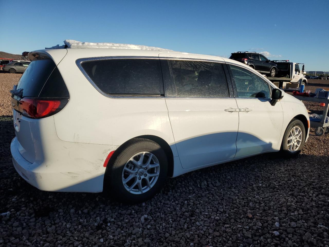 2022 CHRYSLER VOYAGER LX - Фото 3