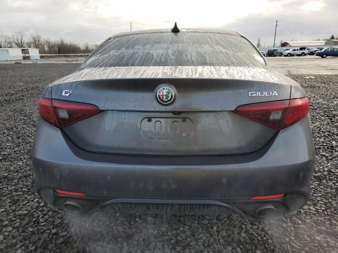2017 ALFA ROMEO GIULIA TI - Image 6