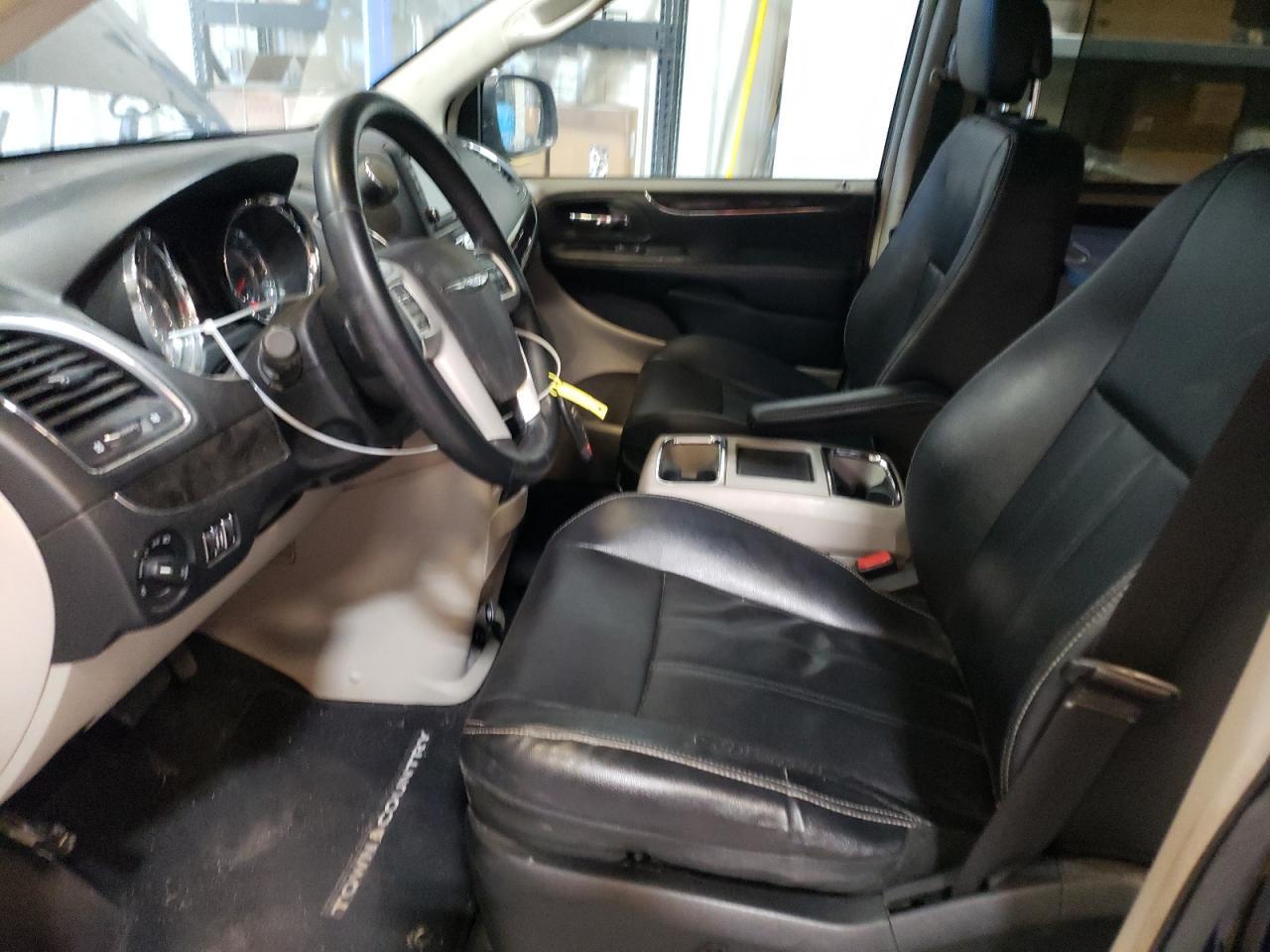 2014 CHRYSLER TOWN & COU - Image 7