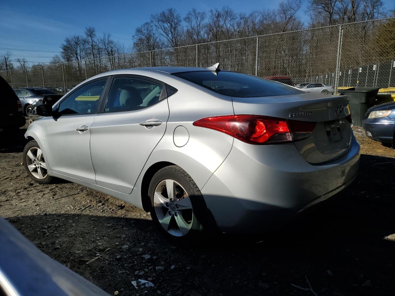 2013 HYUNDAI ELANTRA GL - Image 2