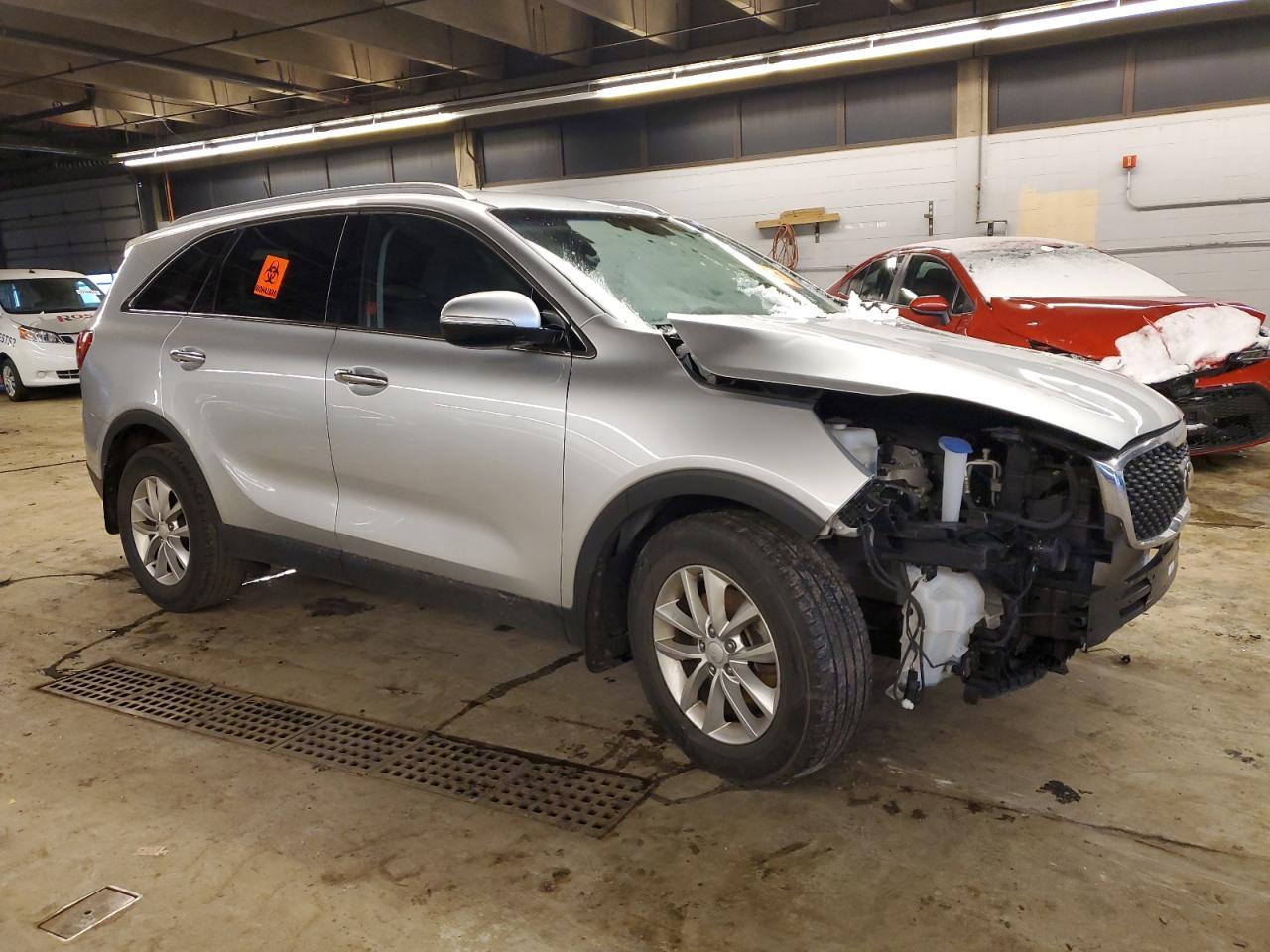 2017 KIA SORENTO LX - Фото 4