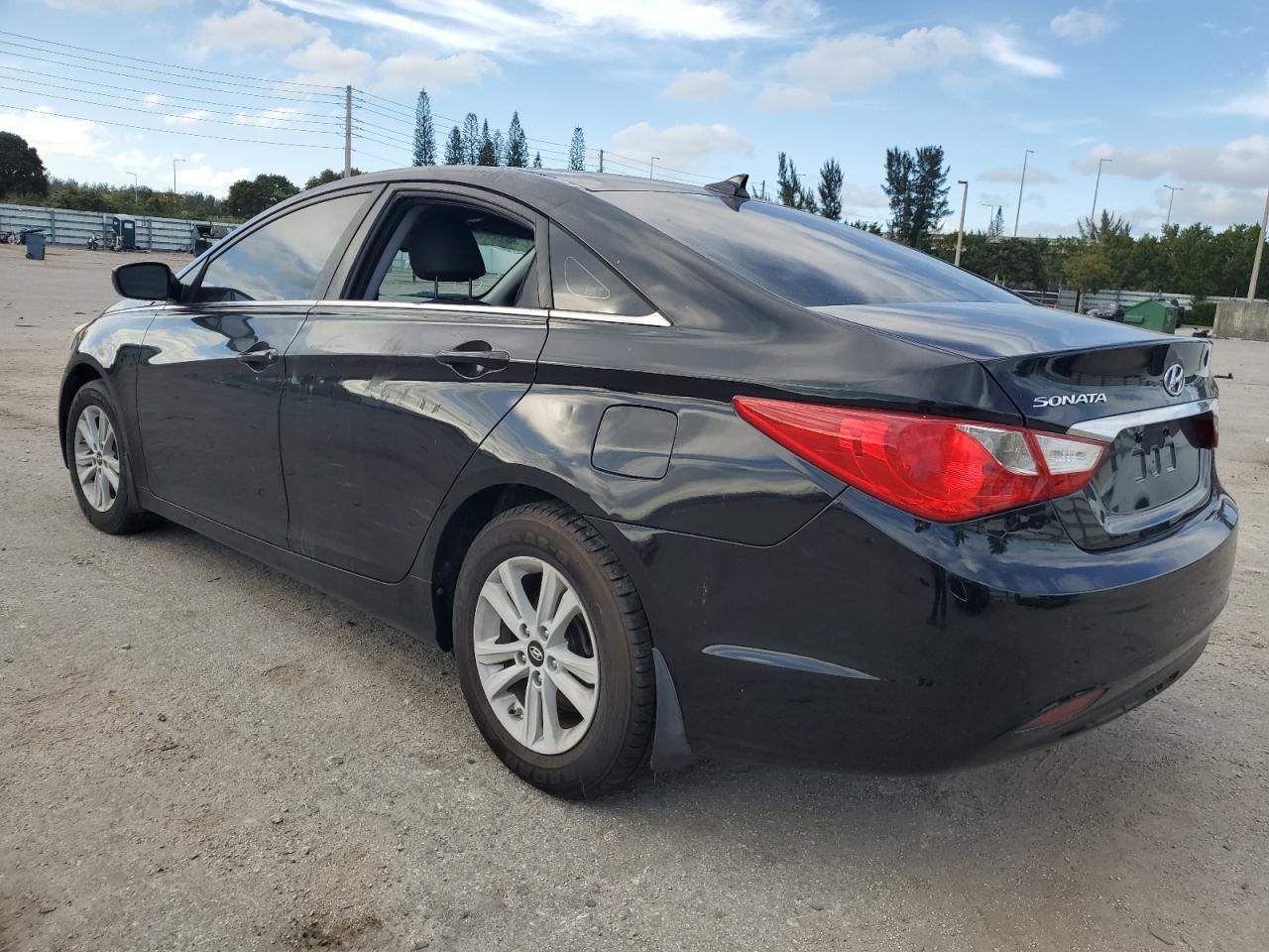 2013 HYUNDAI SONATA GLS - Image 2
