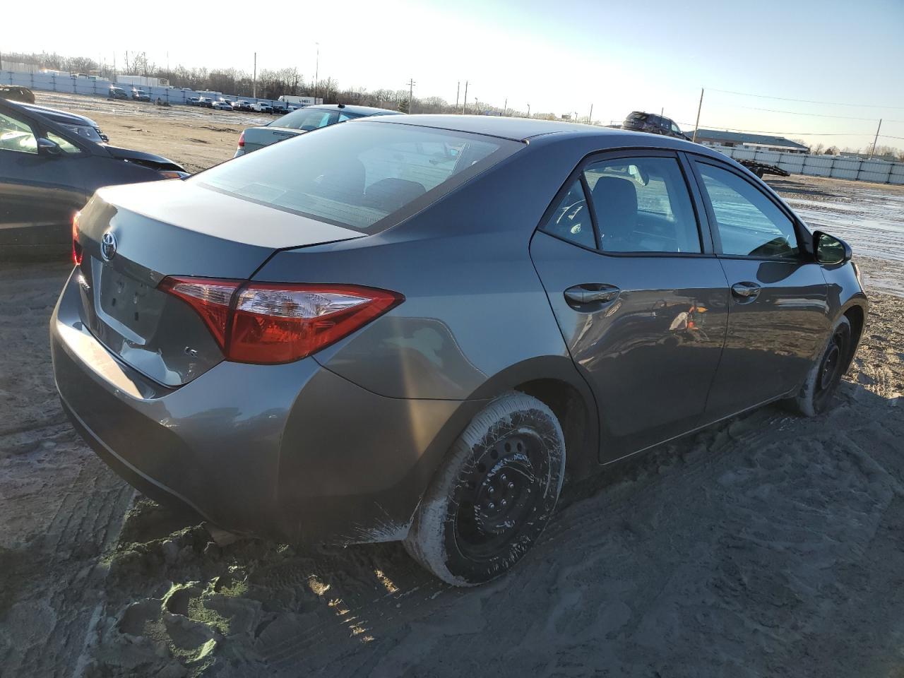 2018 TOYOTA COROLLA L - Image 3