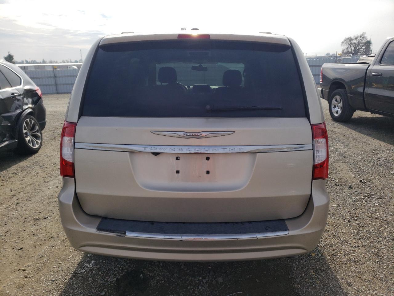 2014 CHRYSLER TOWN & COU - Image 6