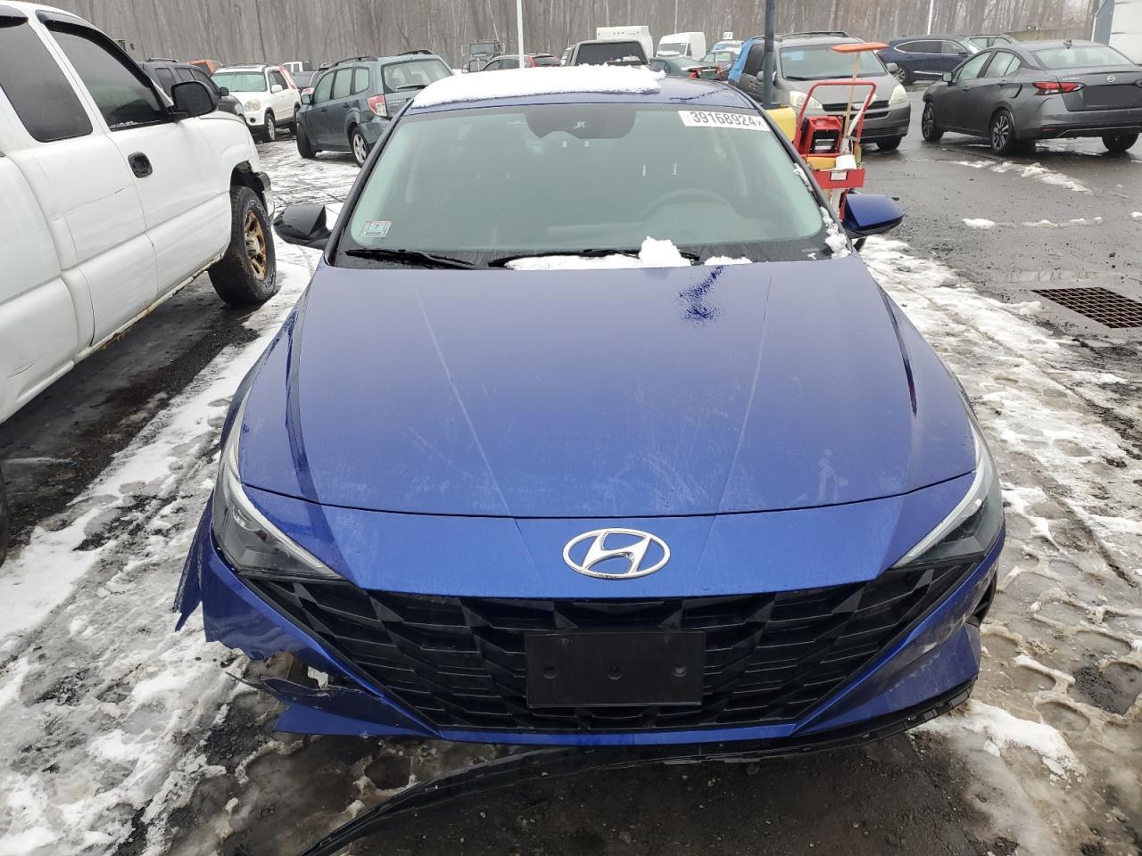 2023 HYUNDAI ELANTRA SE - Image 5