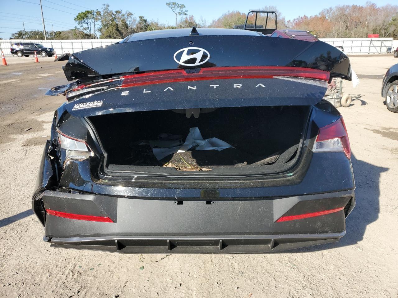 2024 HYUNDAI ELANTRA SE - Фото 6