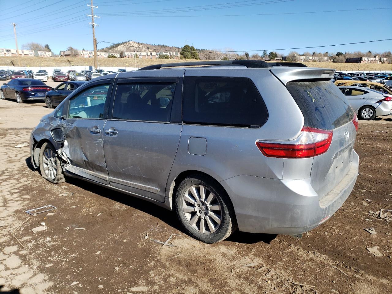 2015 TOYOTA SIENNA XLE - Image 2