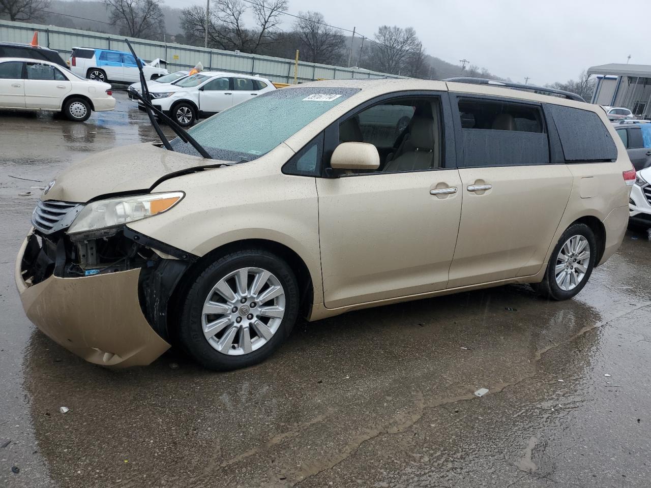 2011 TOYOTA SIENNA XLE