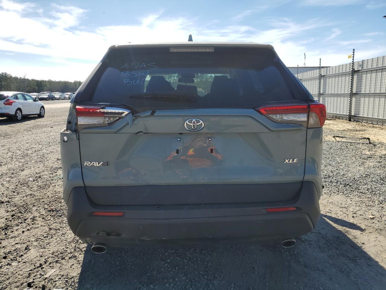 2022 TOYOTA RAV4 XLE P - Фото 6
