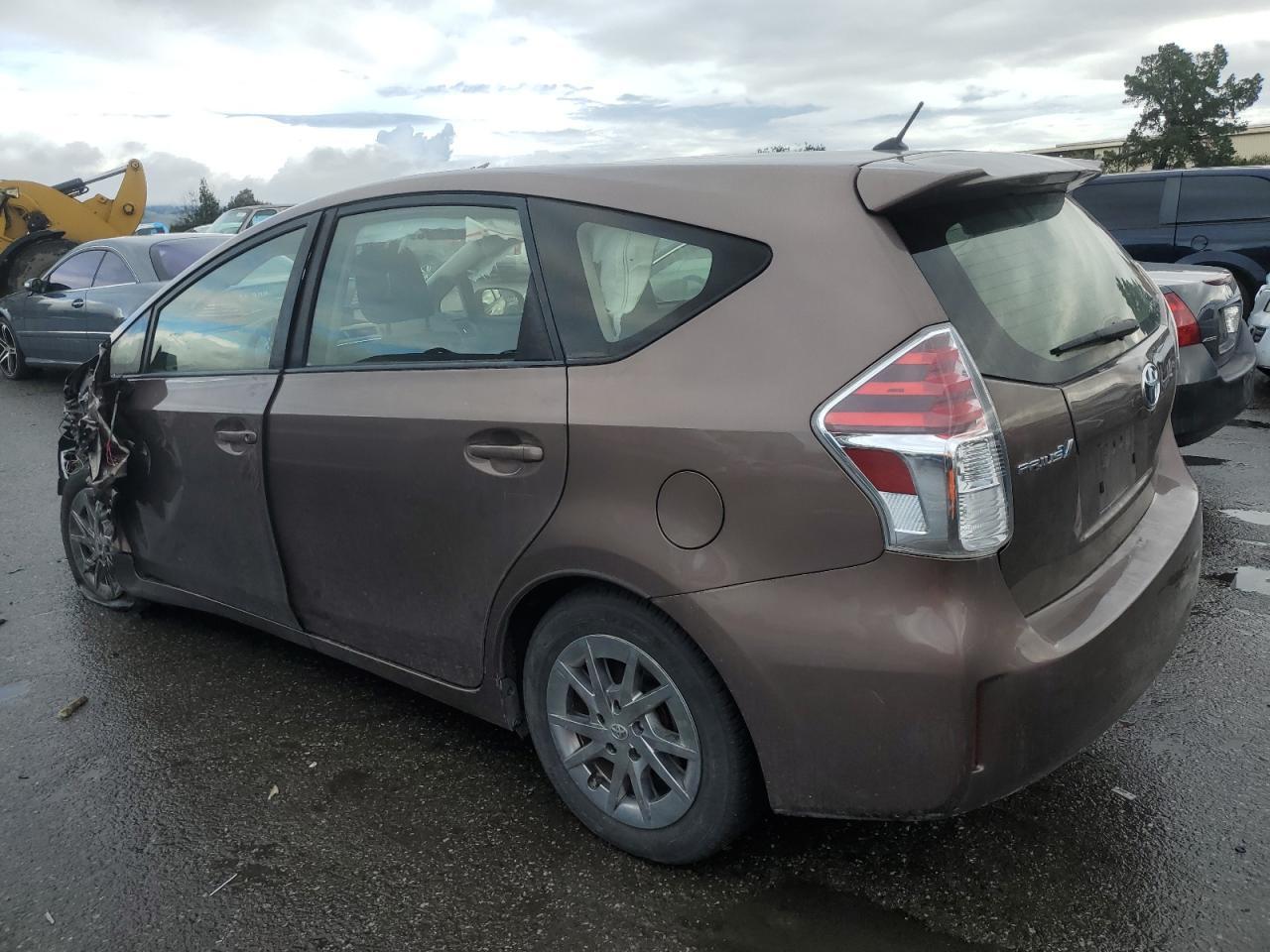 2016 TOYOTA PRIUS V - Фото 2