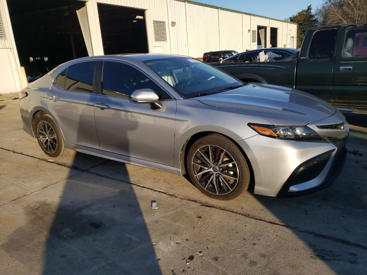 2021 TOYOTA CAMRY SE - Фото 4