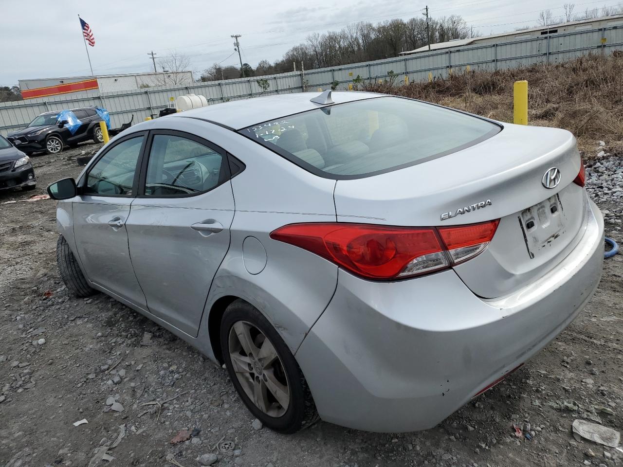 2013 HYUNDAI ELANTRA GL - Image 2