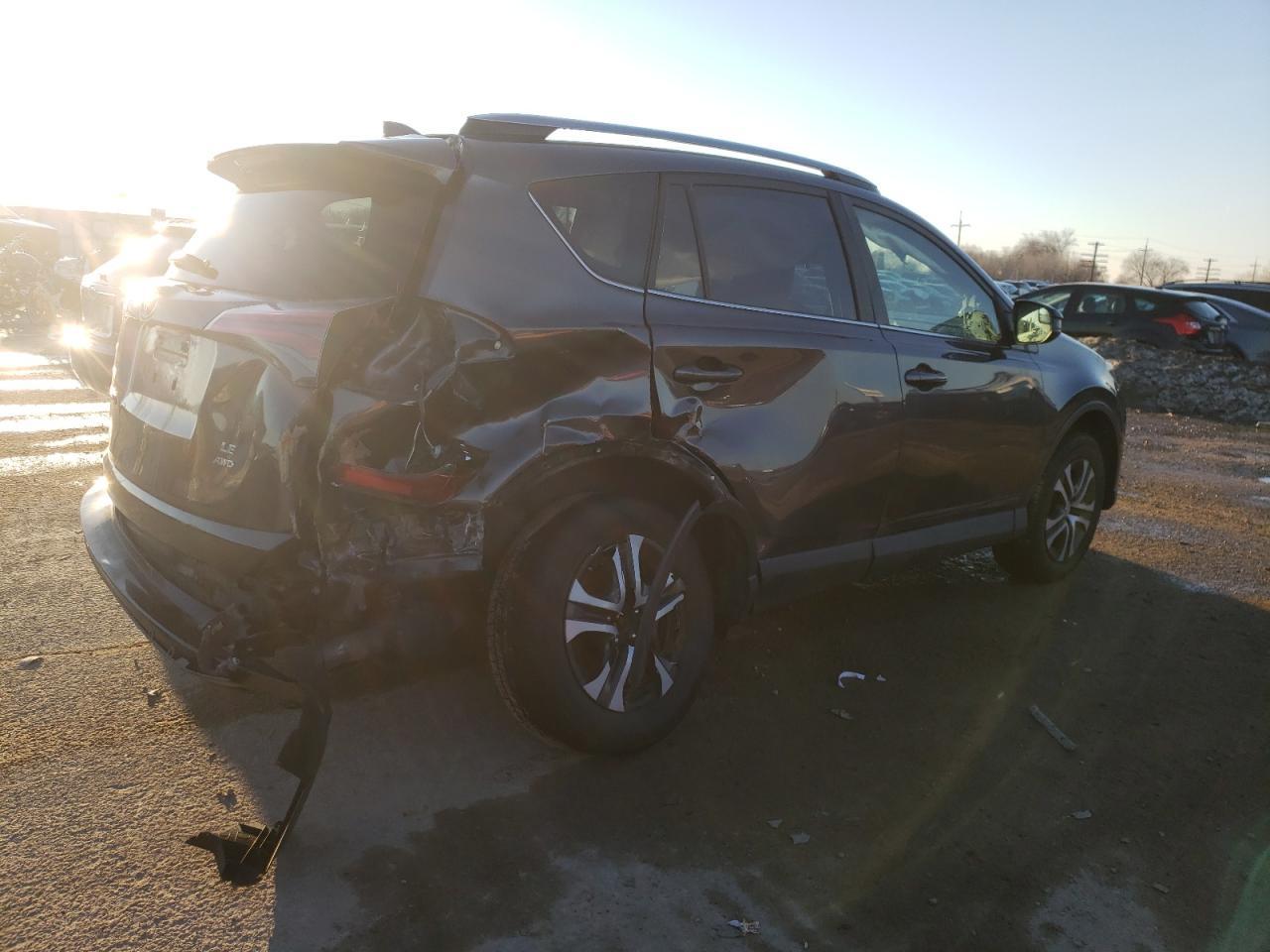 2018 TOYOTA RAV4 LE - Фото 3