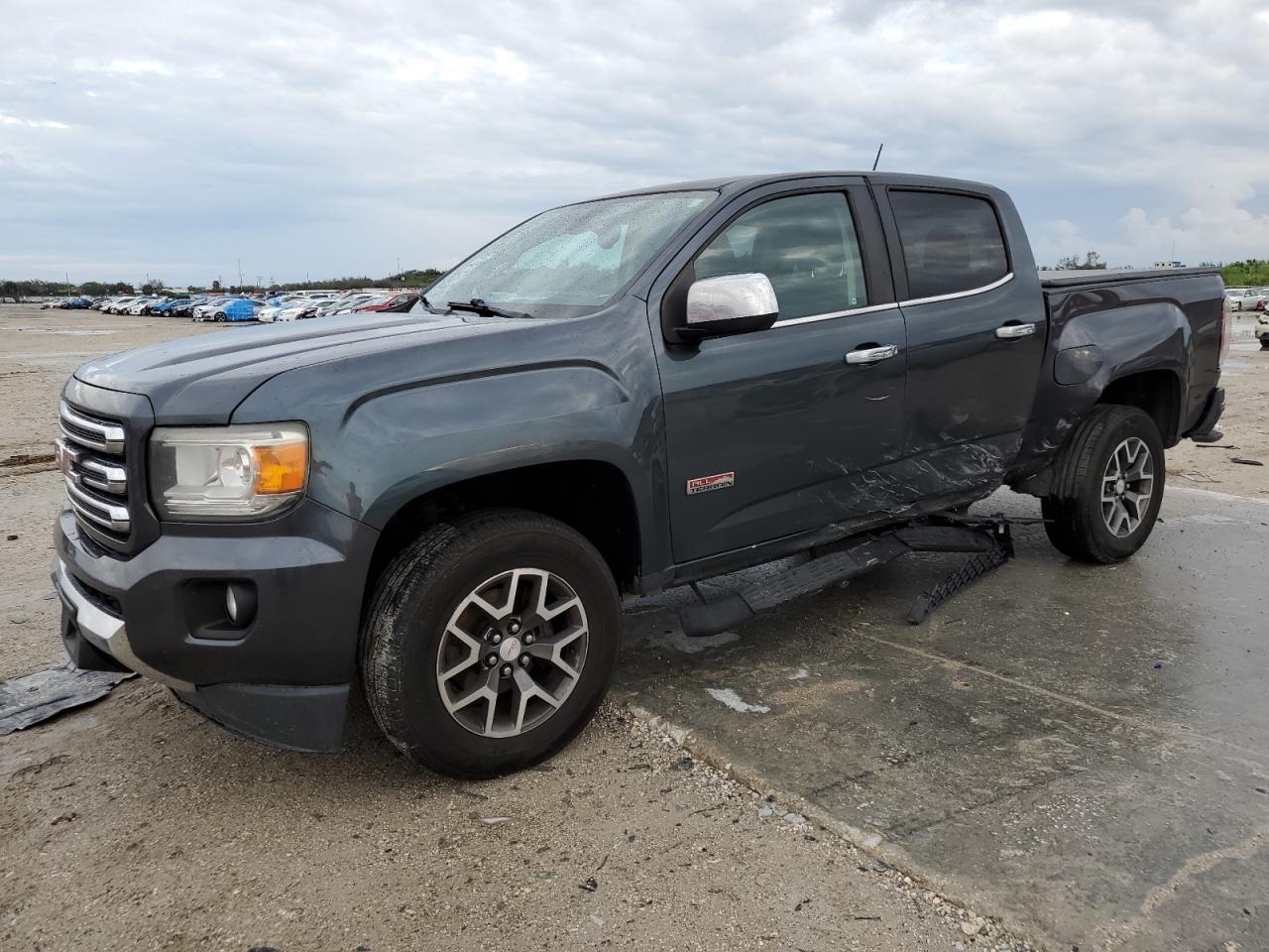 2015 GMC CANYON SLE car image