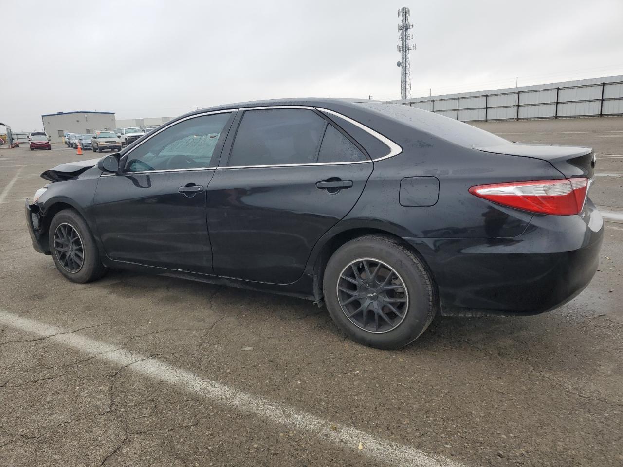 2015 TOYOTA CAMRY LE - Image 2
