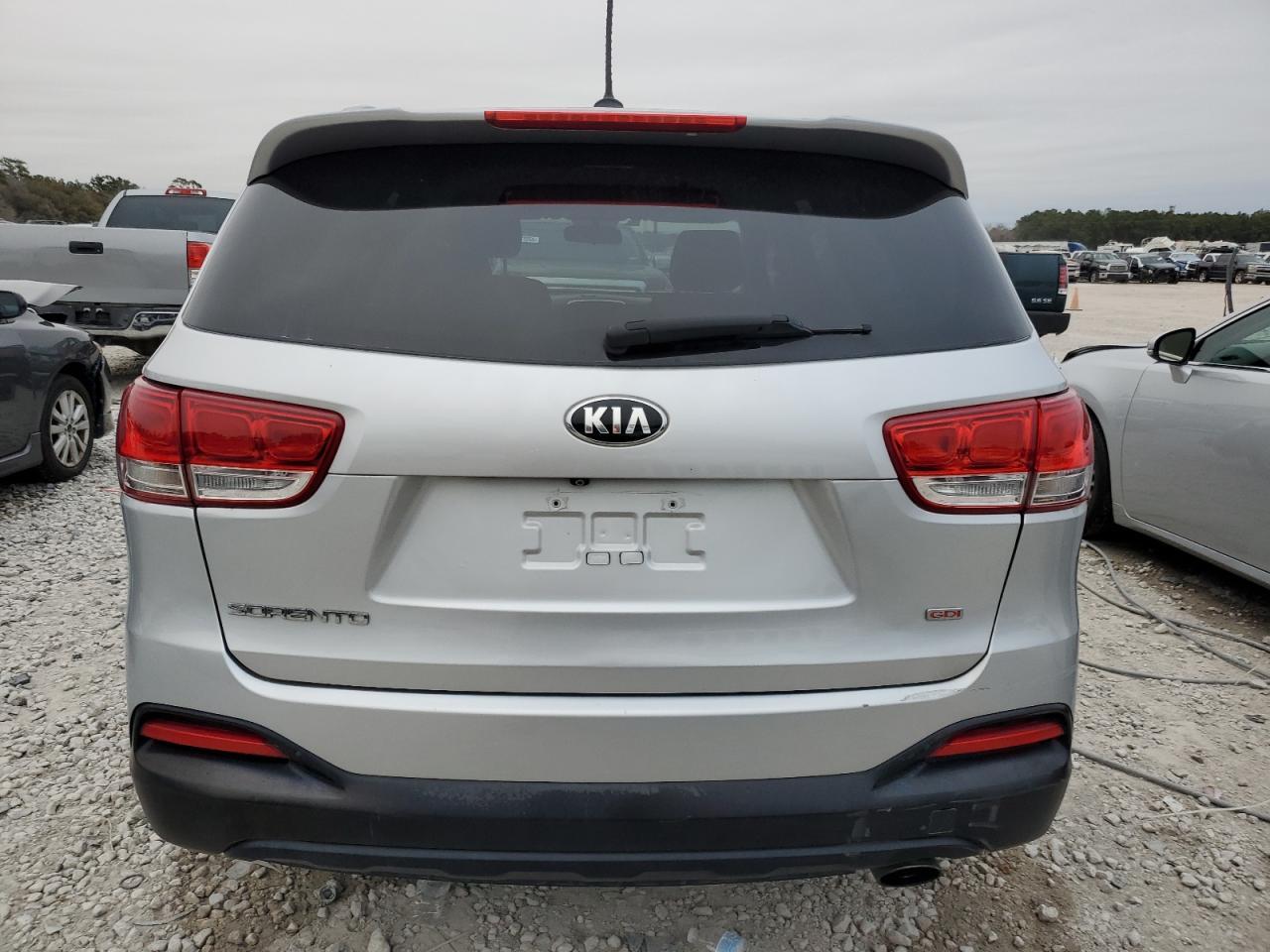 2016 KIA SORENTO LX - Image 6