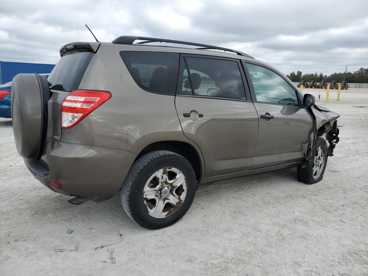 2011 TOYOTA RAV4 - Image 3