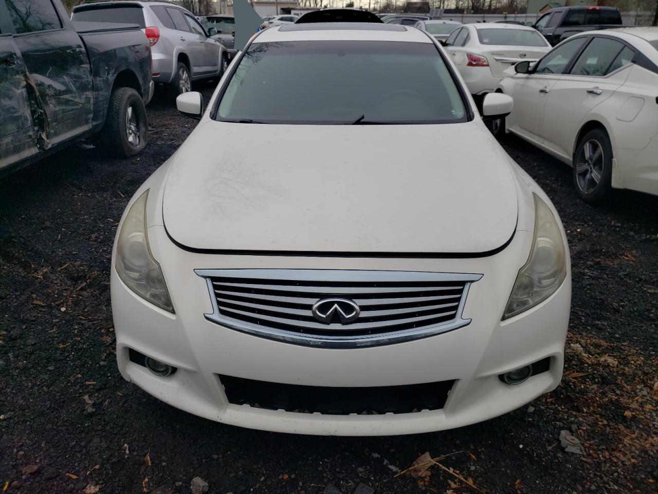 2011 INFINITI G37 - Image 5