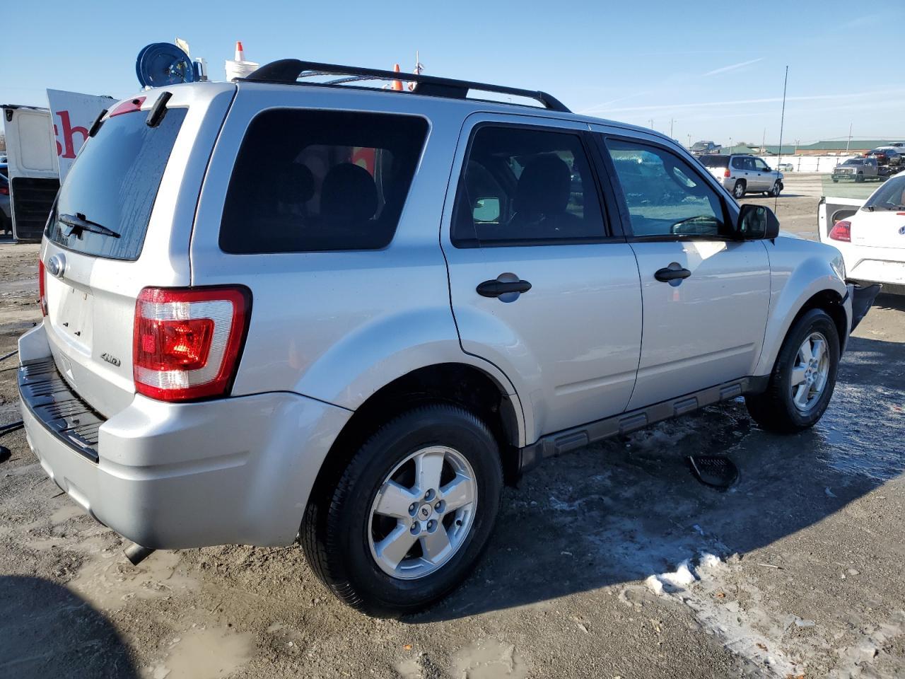 2010 FORD ESCAPE XLT - Фото 3