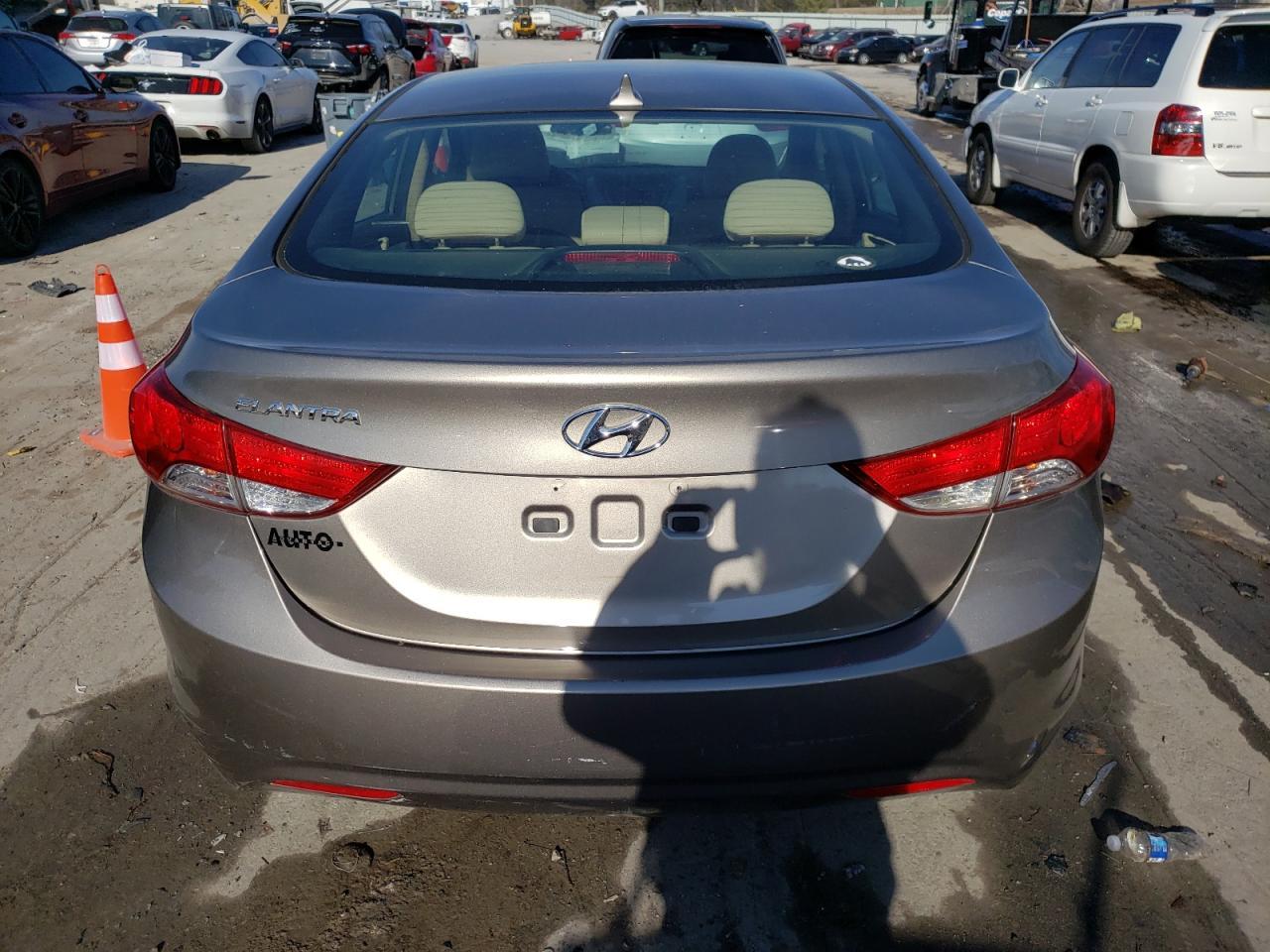 2013 HYUNDAI ELANTRA GL - Image 6