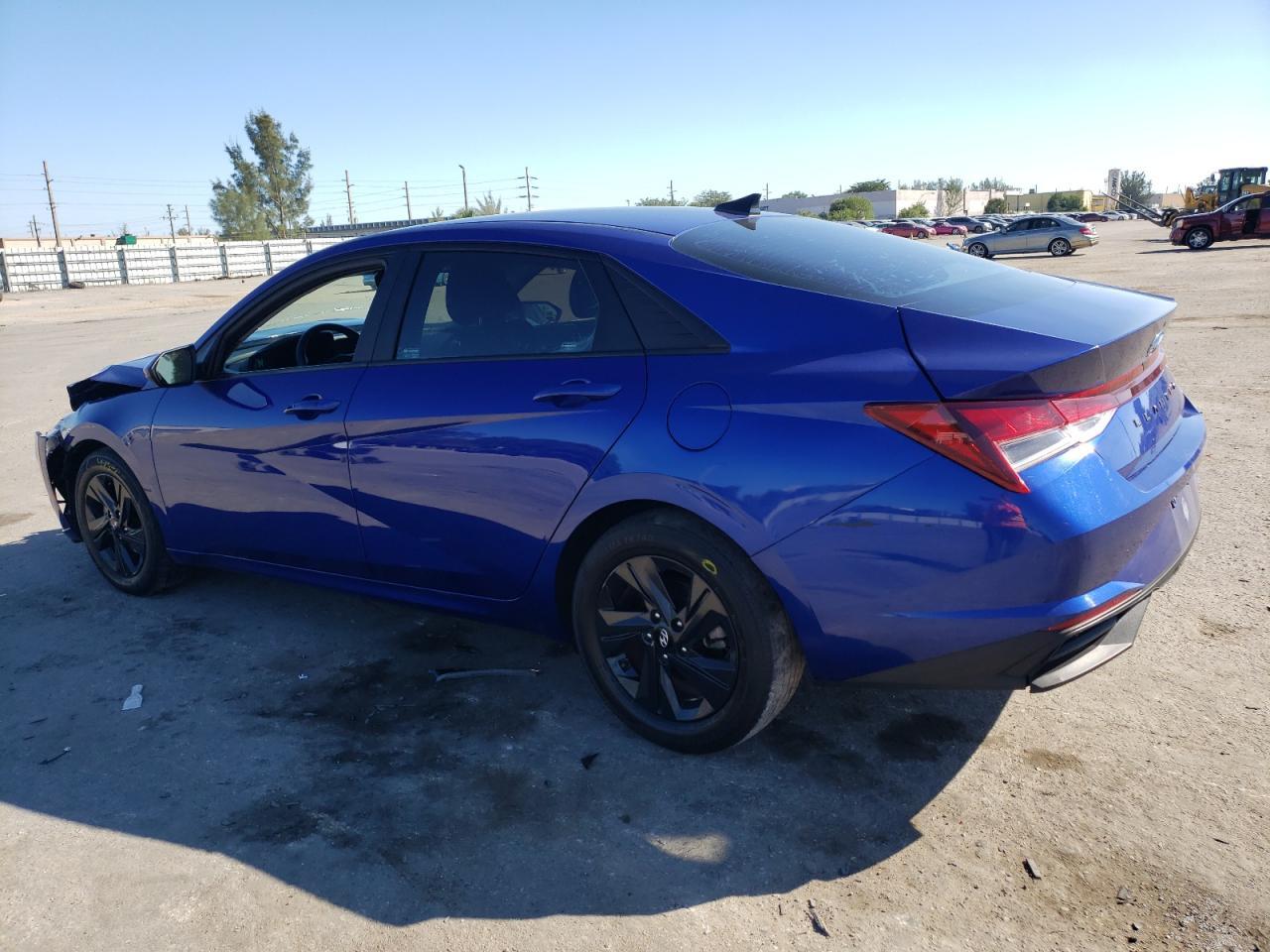 2022 HYUNDAI ELANTRA SE - Фото 2