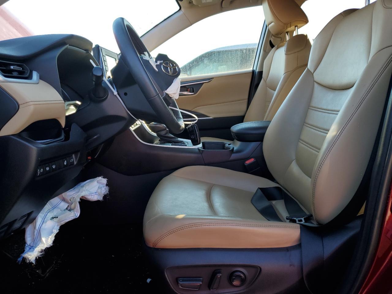 2020 TOYOTA RAV4 XLE P - Фото 7