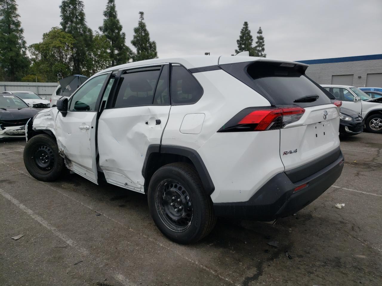 2023 TOYOTA RAV4 LE - Фото 2