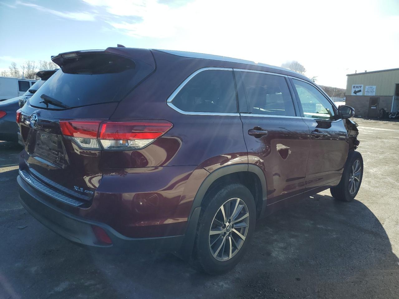 2018 TOYOTA HIGHLANDER - Фото 3