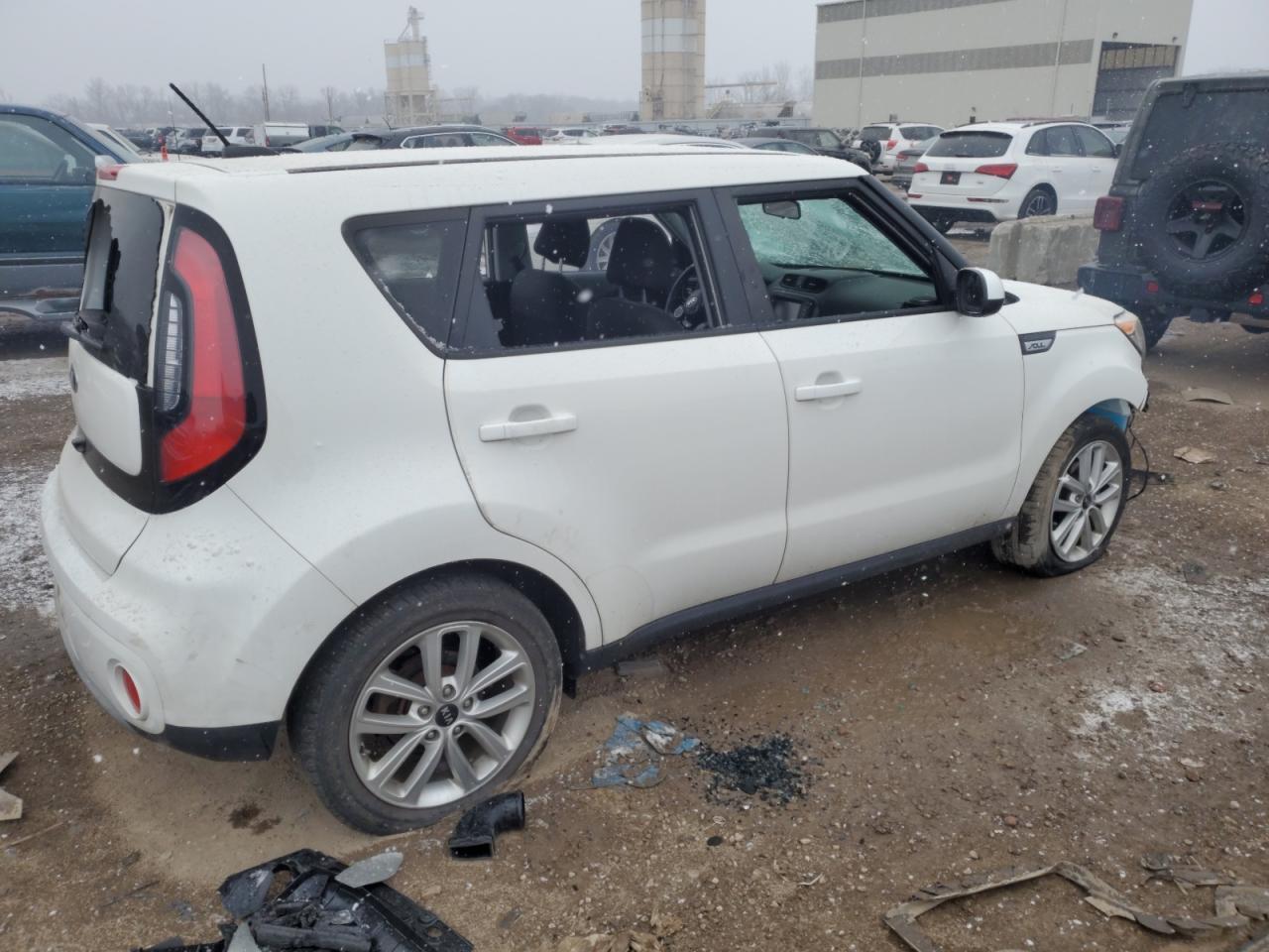 2019 KIA SOUL + - Image 3