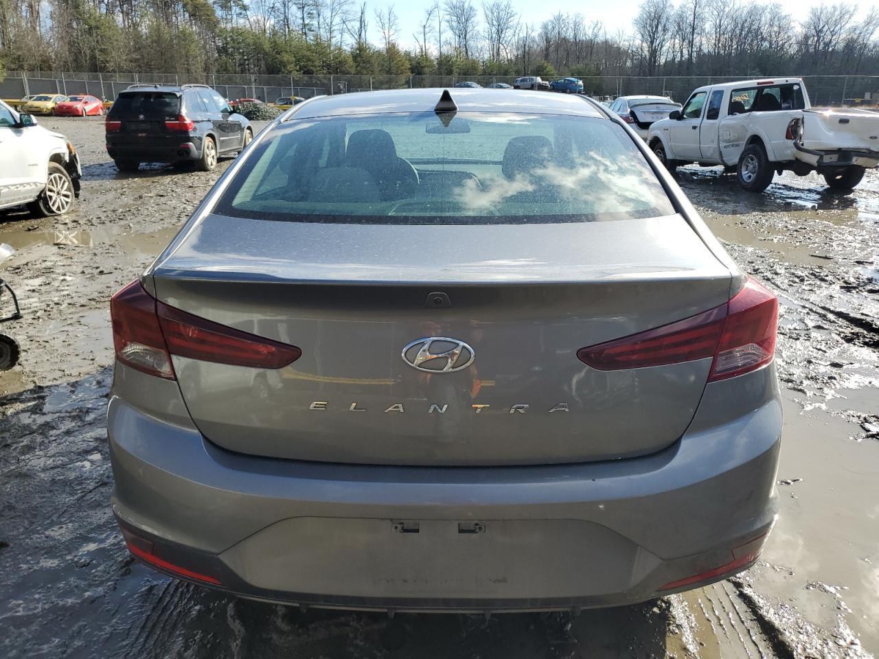 2019 HYUNDAI ELANTRA SE - Image 6
