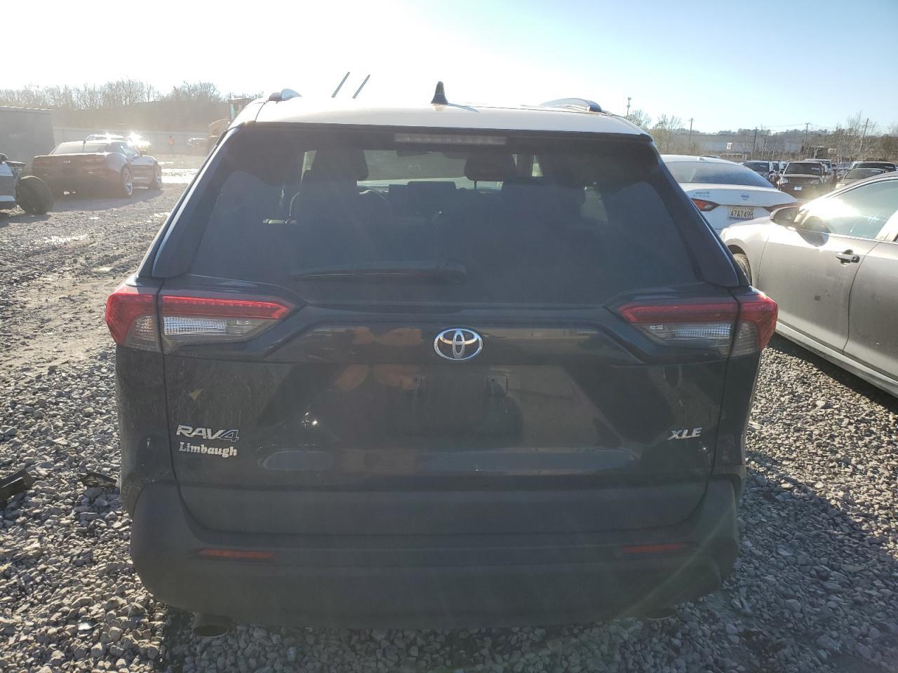 2022 TOYOTA RAV4 XLE - Фото 6